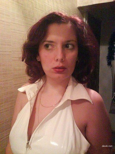 Муж слил фото голой жены — домашнее селфи с сиськами