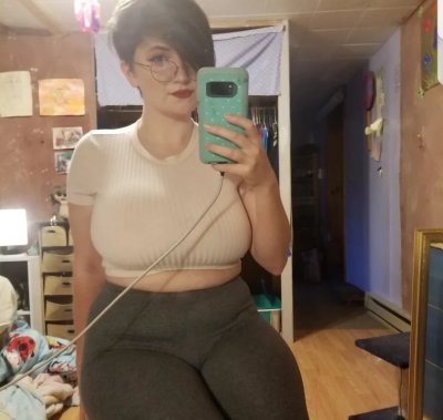 Пышногрудая красотка ждет тебя на нашем порносайте!