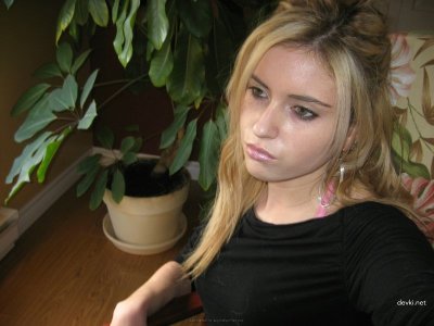 Сексуальные снимки юной ученицы, демонстрирующие ее приватную сторону, в вызывающих позах