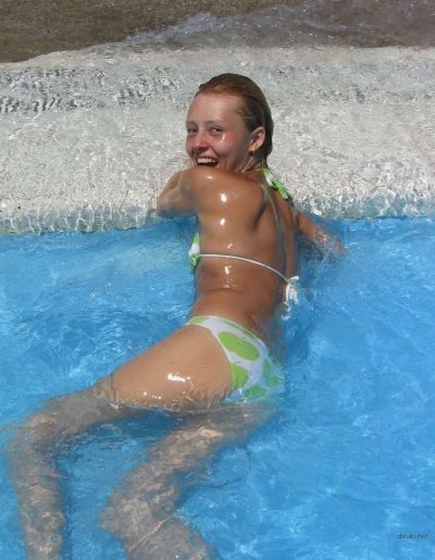 Сексуальные игры молоденьких свингеров на камеру