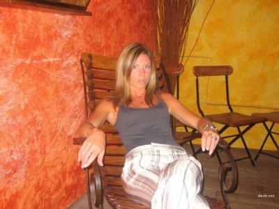 Обнаженная дама с отличными формами - умопомрачительное зрелище!