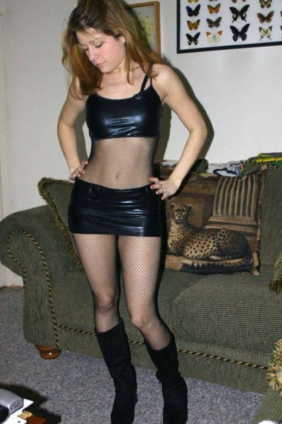 Секретные снимки привлекательной дамы в уютной обстановке