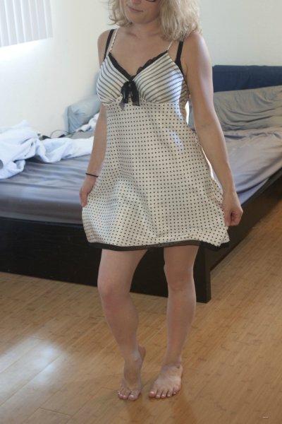 Шалунья в своих стенах: фото и минет