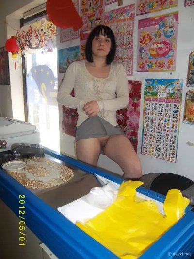 Наталья из Таллинна делает минет на рабочем месте