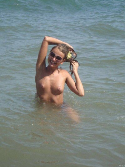 Интимные снимки обнаженной красотки с отпуска