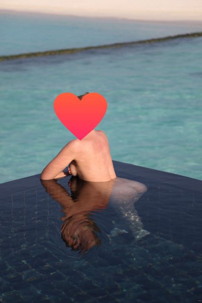 Интимные снимки застенчивой леди: подборка частных фото