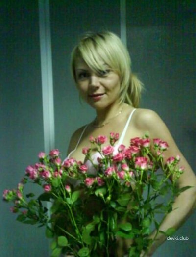 Худенькая блондинка в зрелом возрасте: горячие видео для взрослых