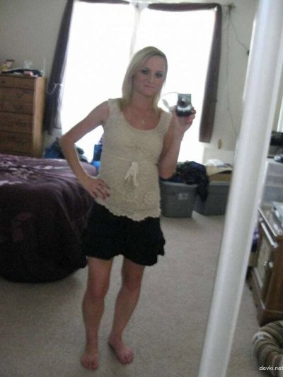 Блондинка с яркой татуировкой: горячие моменты и страсть!