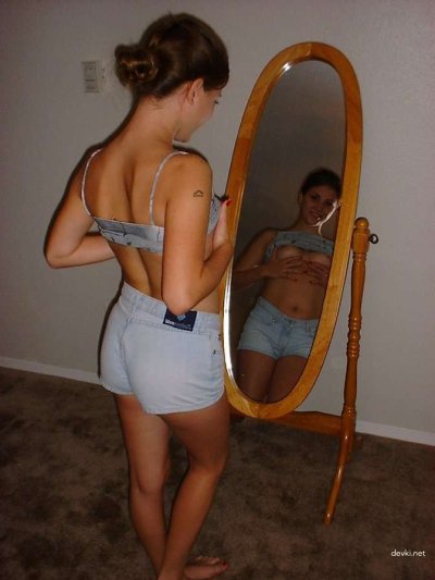 Отличная попка обнаженной красотки - порно для взрослых