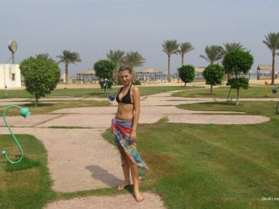 Горячая невеста демонстрирует свои прелести