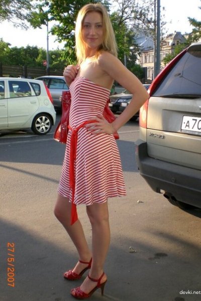 Худенькая красотка изменяет супругу во время отпуска