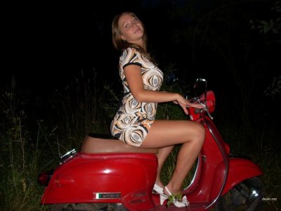 Обнаженная красотка с отличной попкой - новые фото!