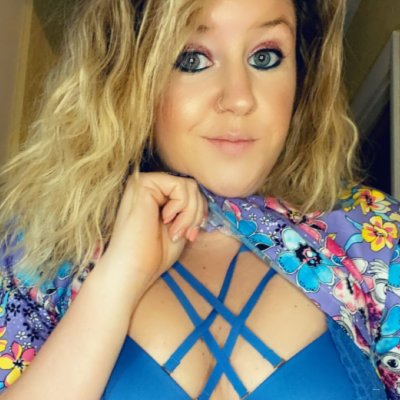 Сексуальная красотка в разнообразном нижнем белье