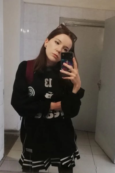 Экспонирую свои прелести без одежды на камеру