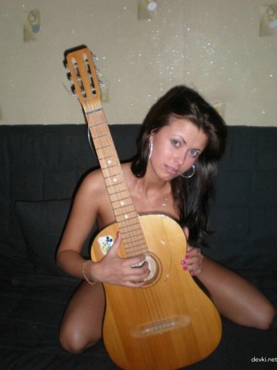 Встретил в клубе и потерял невинность через месяц