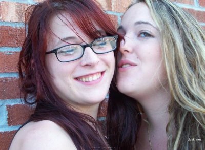 Девочка нежно гладит пенис