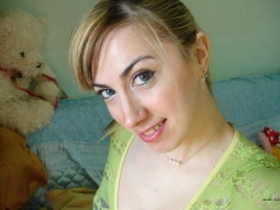 Голая русская красотка демонстрирует свои прелести