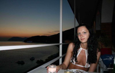 Пикантные фото обнаженной красотки на свежем воздухе