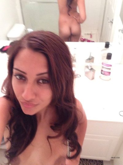 Горячая брюнетка с пушистой писечкой - горячий контент для взрослых!