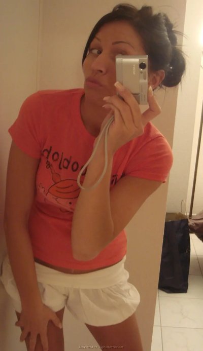 Откровенные снимки с привлекательной леди, жаждущей страстных приключений