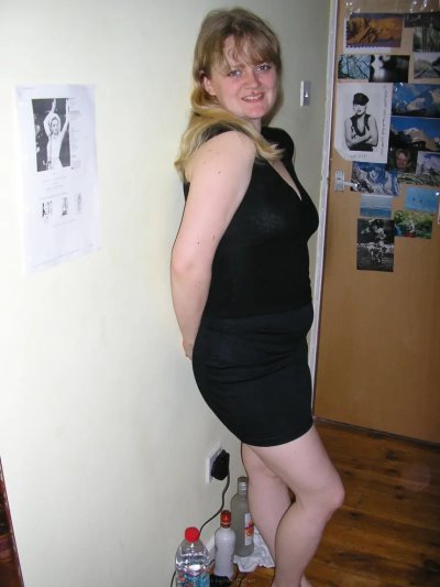 Интимные снимки пышной дамы с гладко выбритой интимной зоной