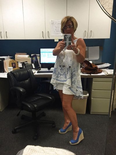 Опытная дама с натуральной интимной стрижкой