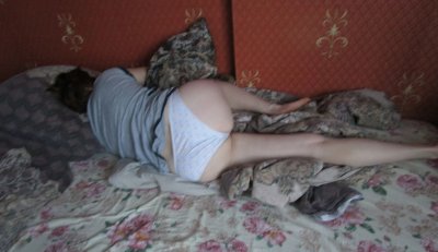 Утренний снимок нежных форм жены: подарок для глаз