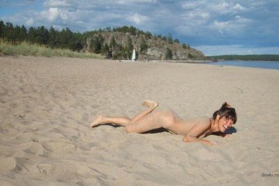 Отдыхает на берегу океана!