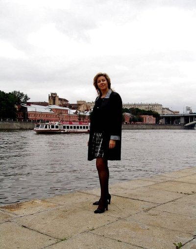 Опытная женщина разделась на пляже