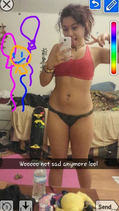 Девушка без трусов в своей квартире