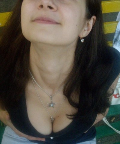 Девочка Маша показывает свои прелести в ванной и дома