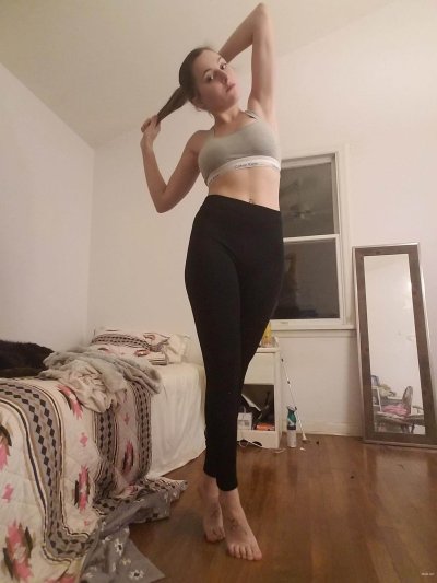 Большегрудая красотка с соблазнительными изгибами