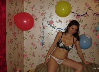 Интимная съемка юной красавицы: домашние фото в стиле 18+