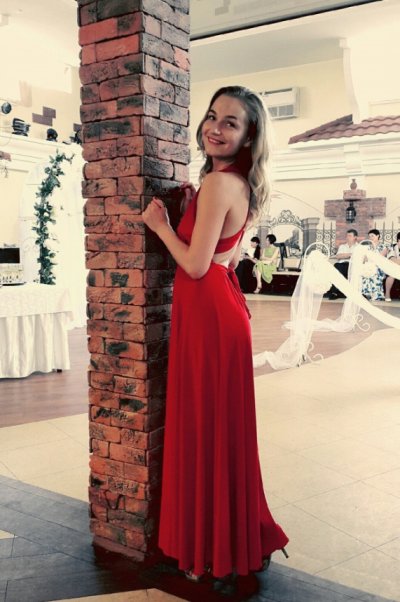 Изображения обнаженной дамы с дерзкой грудью в сети