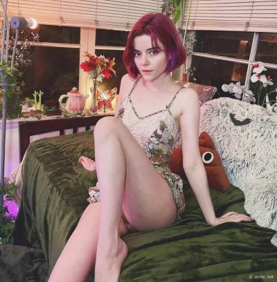 Соблазнительные моменты раскрепощенной красотки