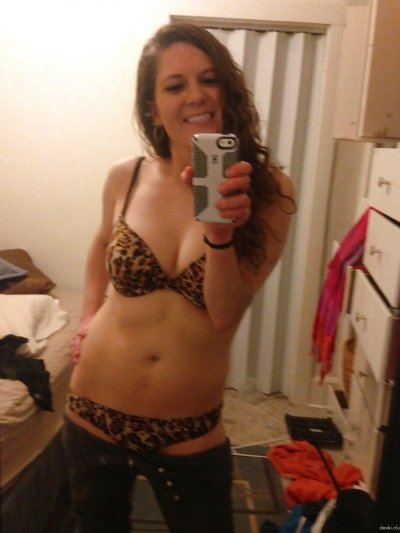 Подруга скинула свои откровенные фото для взрослых