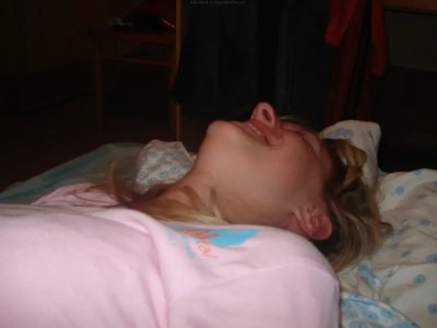 Интимные игры молоденькой красотки перед сексом