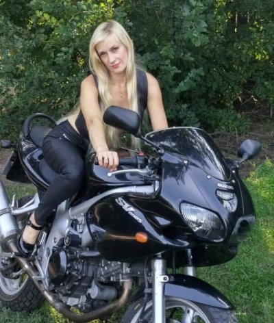 Развратная блондинка без одежды: нежная и страстная