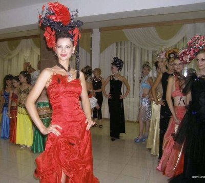 Сексуальные игры с великолепной стройной красавицей!