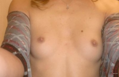 Соблазнительная блондиночка показывает свое идеальное тело