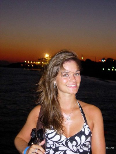 Милашка снимает все до наготы: горячее шоу для взрослых!