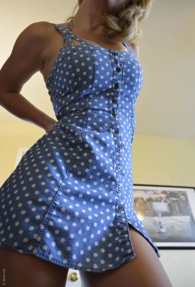 Сексуальная блондинка с обворожительными формами