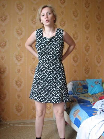 Сексуальная Оленька раздевается перед камерой