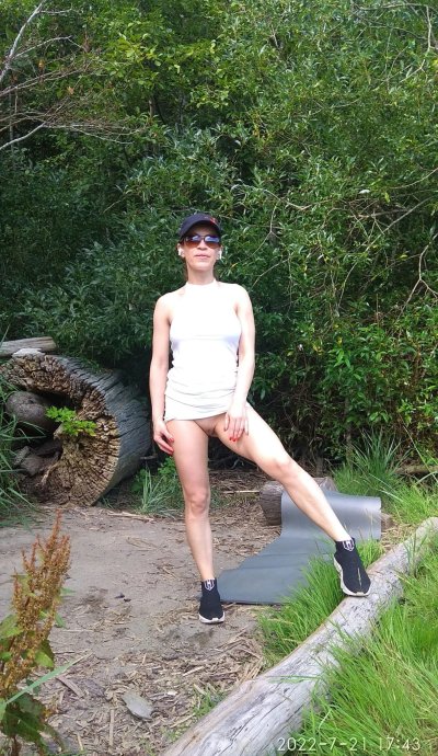 Большегрудая красотка Даша трахается на свежем воздухе