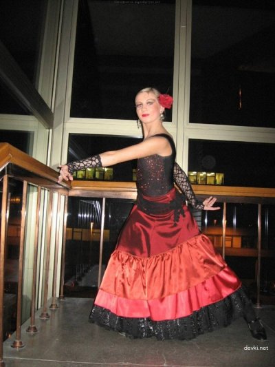 Сексуальная стриптизерша в исполнении нашего порно-сайта