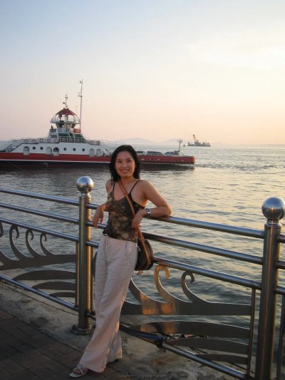 Умело пушистая и загорелая пися азиатской красавицы ждет тебя