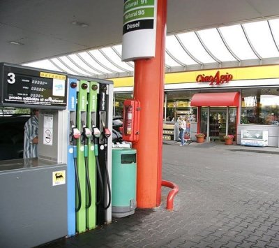 На заправке в туалете она получила неожиданный подарок