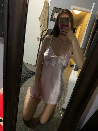 Изображения голой шатенки с привлекательной фигурой - не просто фото!