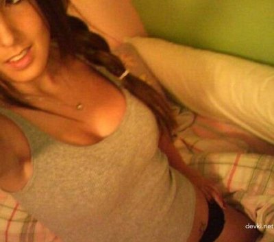 Снимки жаркой девушки в влажном настроении