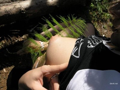 Жаркие снимки девушки на свежем воздухе